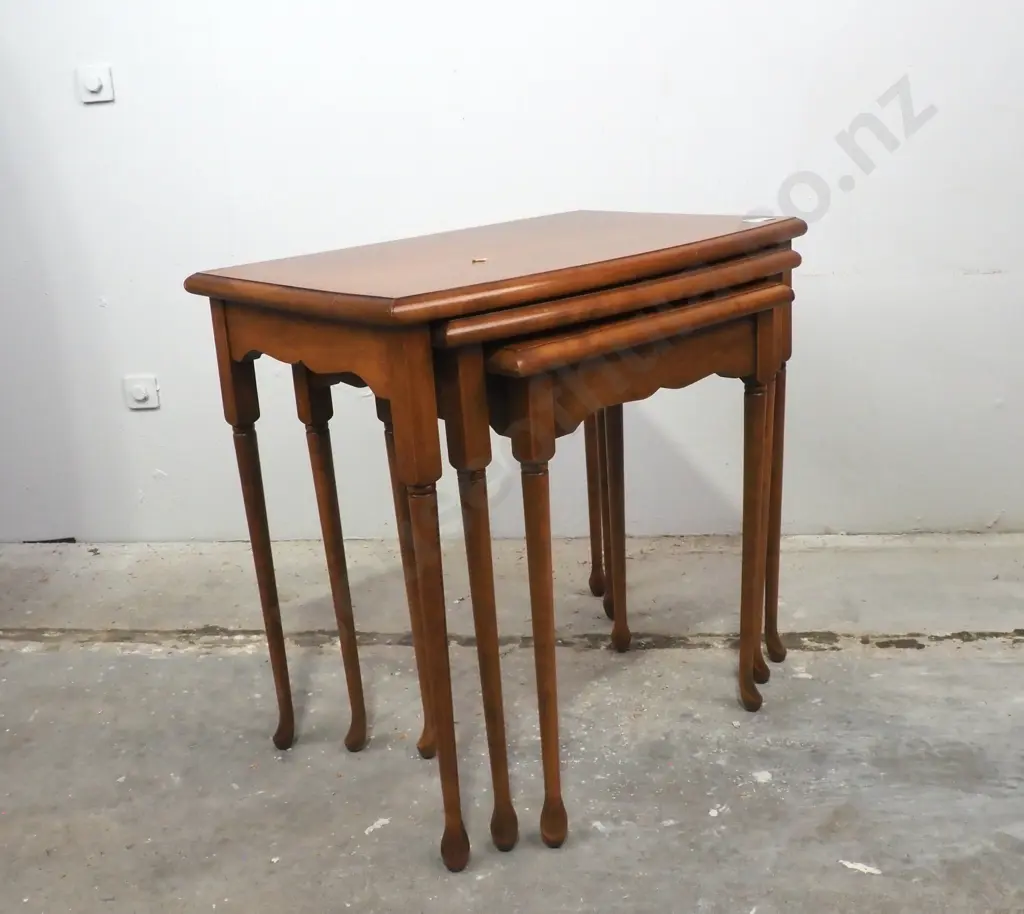 Set of Three Vintage Mahogany Nesting Table on Cabriole Legs Image 1++
