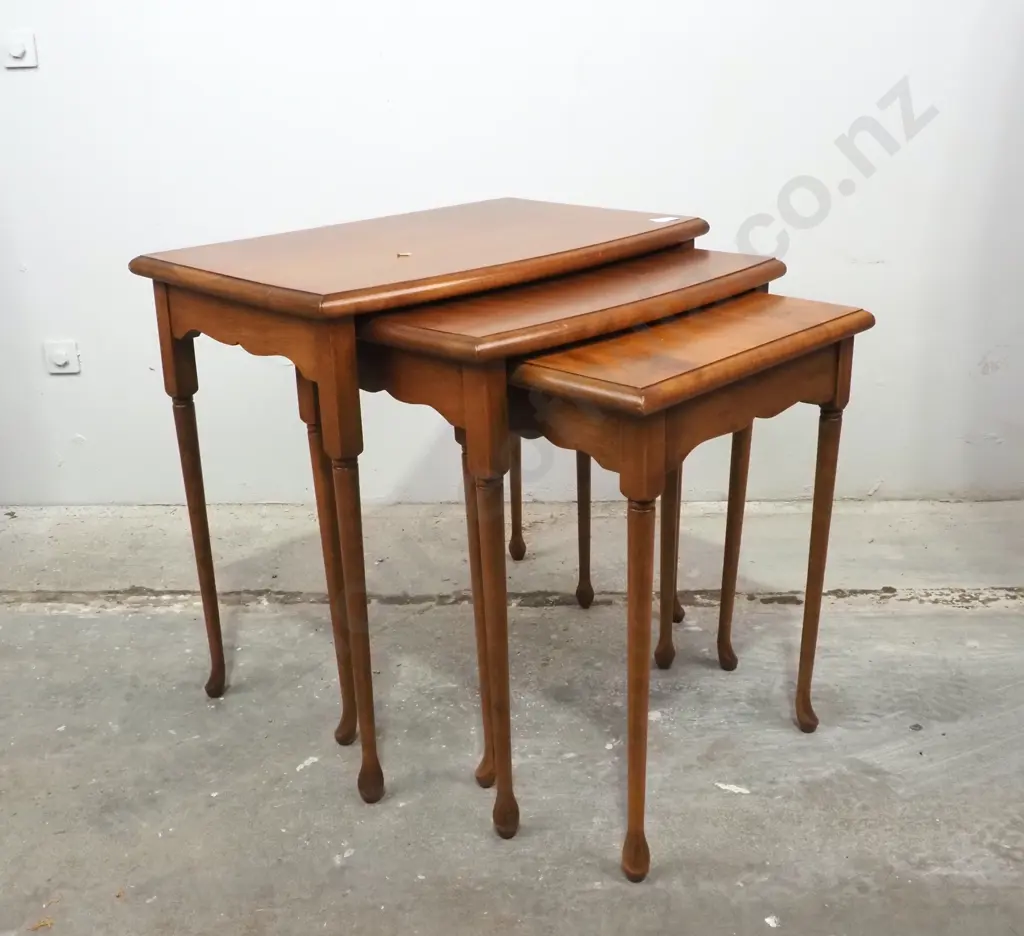 Set of Three Vintage Mahogany Nesting Table on Cabriole Legs Image 1++