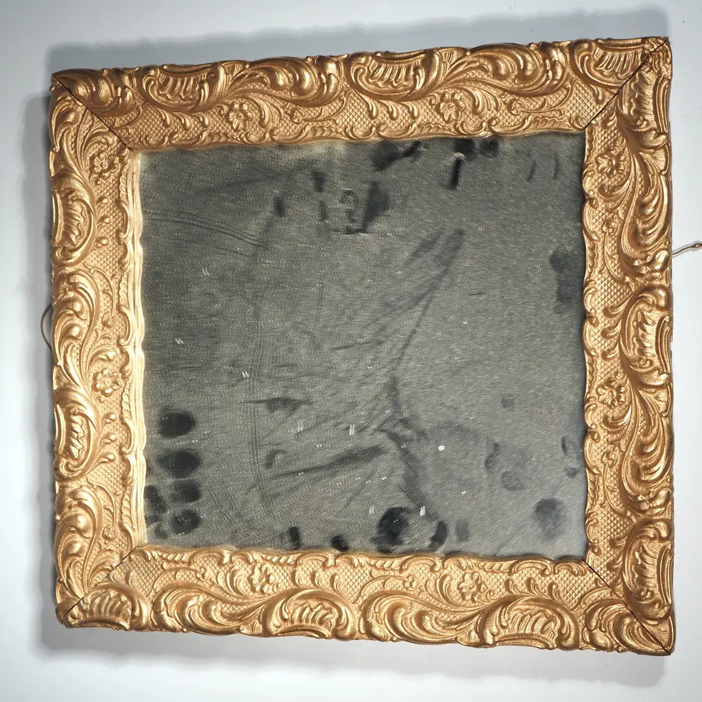 Ornate Gilt Frame With Molded Decoration Image 1++