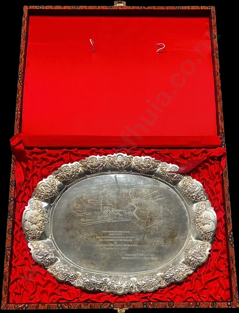 State Gift Presentation Silver Tray to the Prime Minister of New Zealand, Robert Muldoon (1983) Image 1++