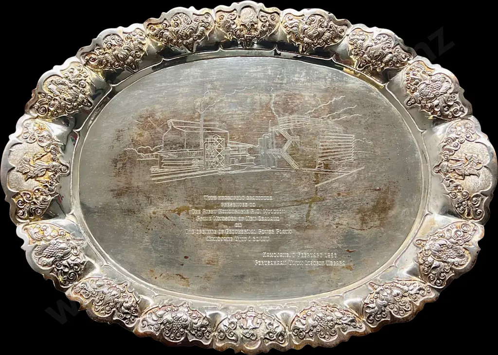 State Gift Presentation Silver Tray to the Prime Minister of New Zealand, Robert Muldoon (1983) Image 1++