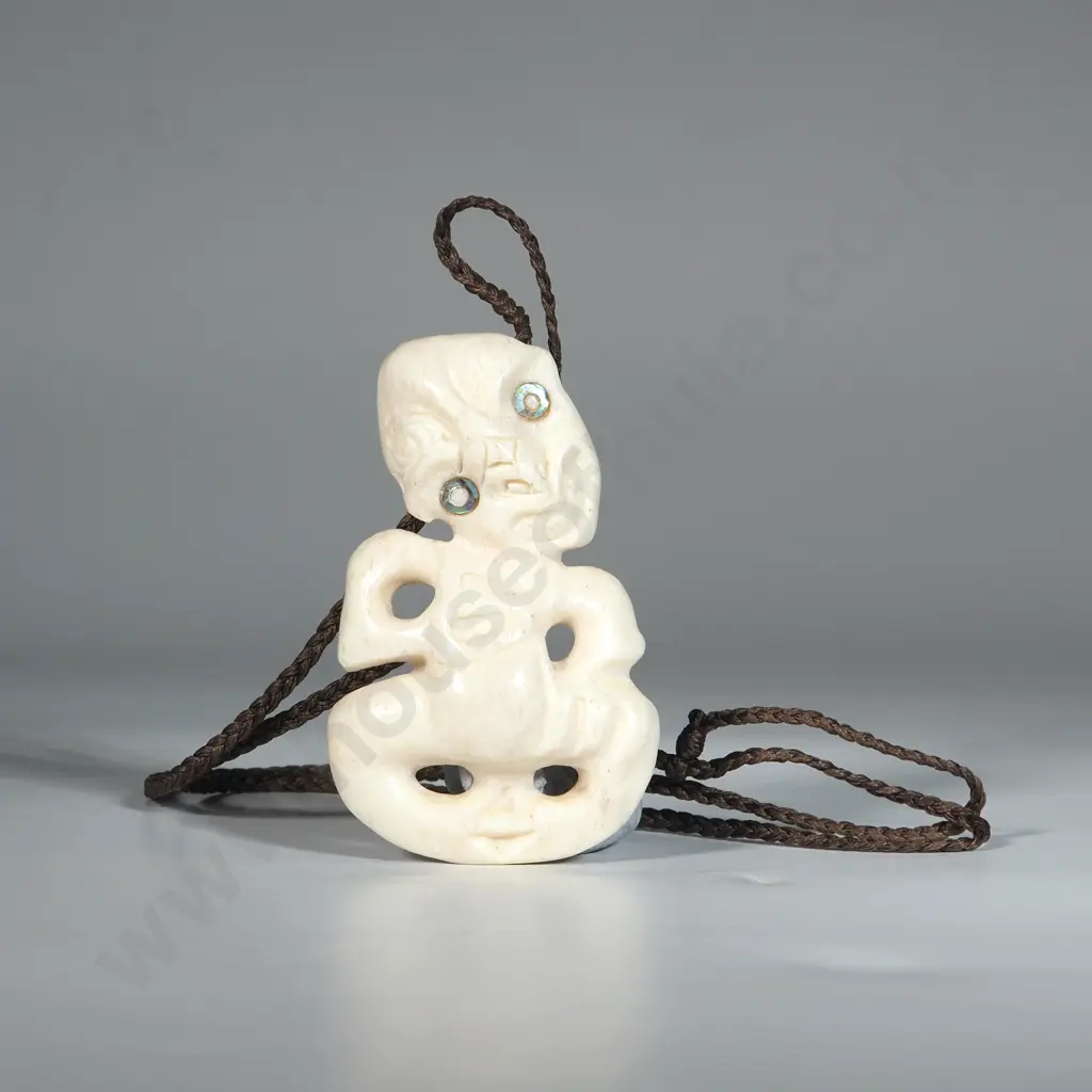Charles Rapani Wilson Whalebone Tiki. 78 x 48 mm Image 1++