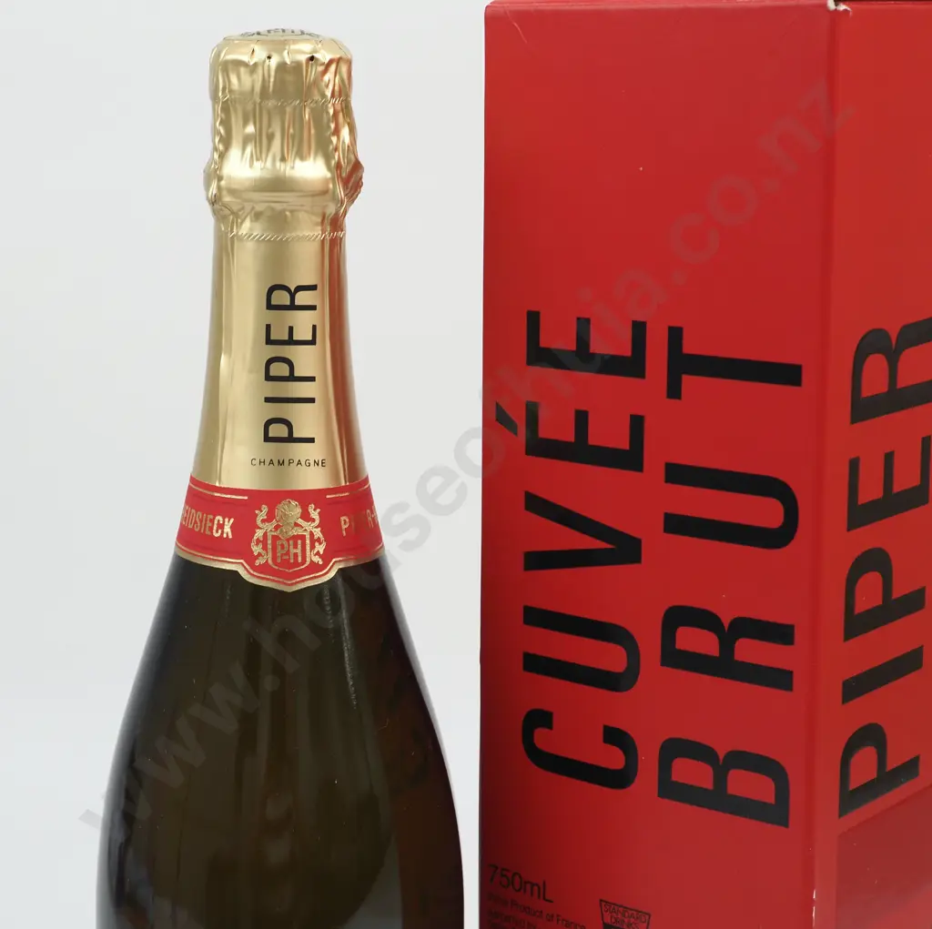 Boxed Champagne Piper Heidsieck - France. Image 1++