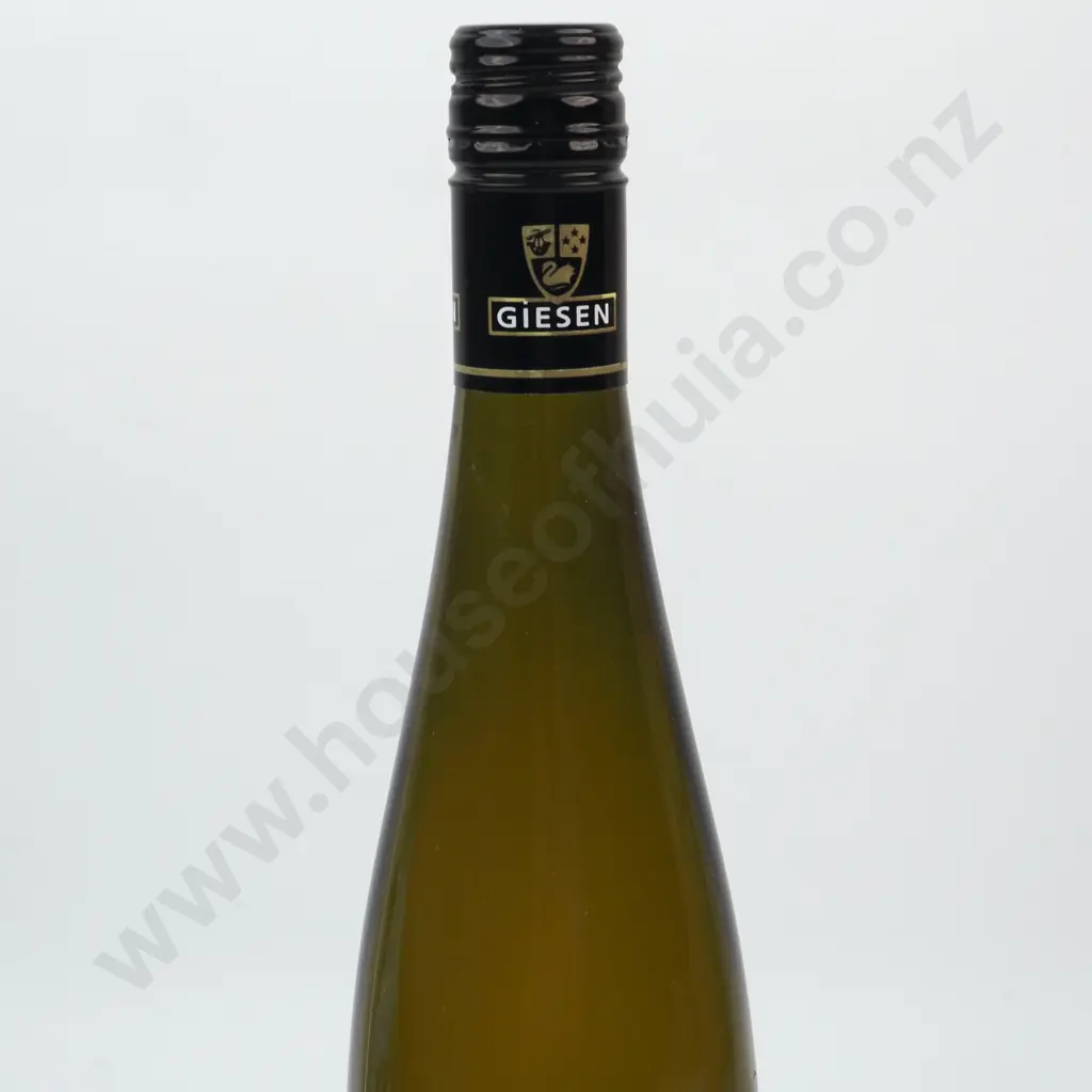 2020 Giesen Riesling. Marlborough. Image 1++