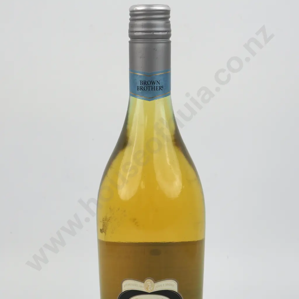 Brown Brothers Moscato & Sauvignon Blanc. Western Australia. Image 1++