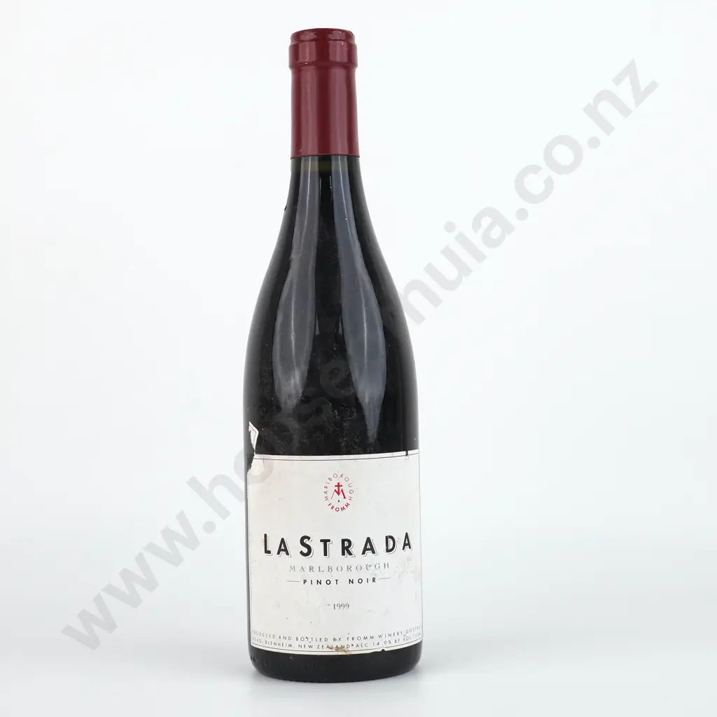 1999 La Strada Pinot Noir - Marlborough. Image 1++