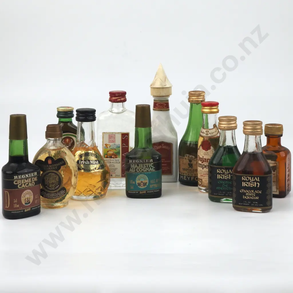 Quantity Of Miniature Alcohol/Liqueur Bottles Including Cheri-Suisse, Meyfor Brandy, Jagermeister, Cointreau Image 1++