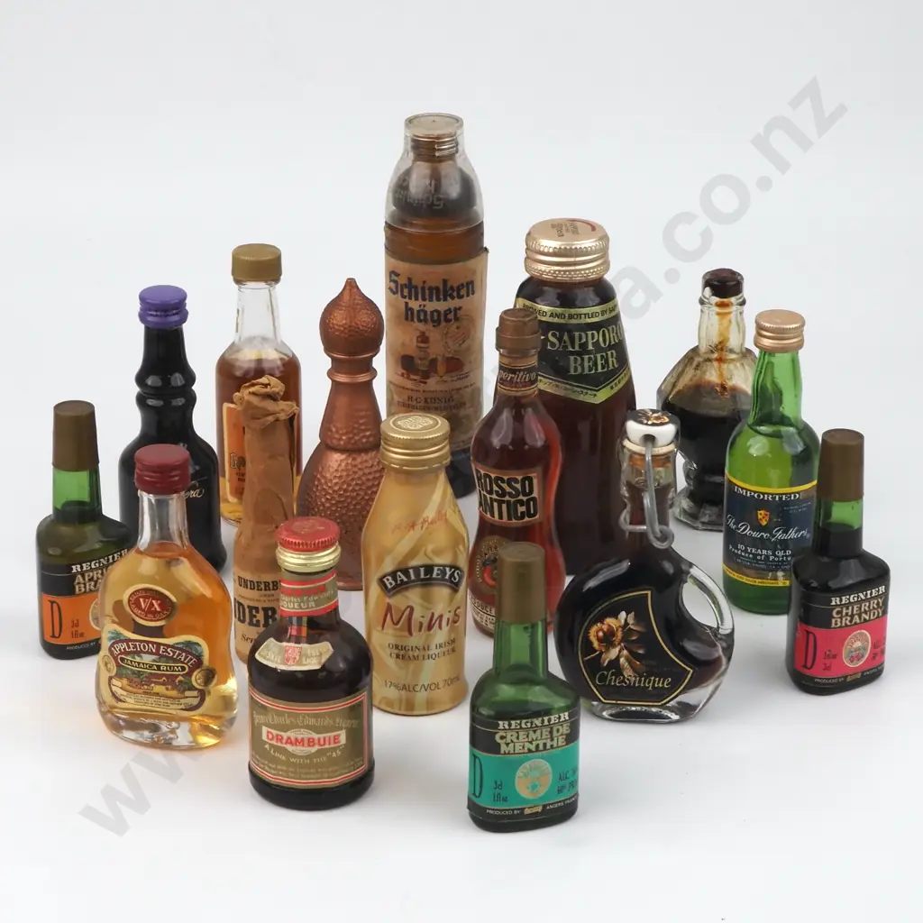 Quantity Of Miniature Bottles Alcohol & Liqueur Bottles, Including Drambuie, Baileys, Apricot Brandy, Jamaican Brandy Image 1++