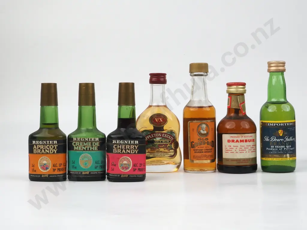 Quantity Of Miniature Bottles Alcohol & Liqueur Bottles, Including Drambuie, Baileys, Apricot Brandy, Jamaican Brandy Image 1++