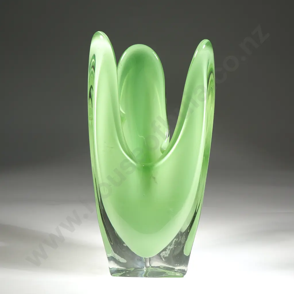 Vintage Hineri Iwatsu Pastel Green Trilobe Glass Vase Image 1++