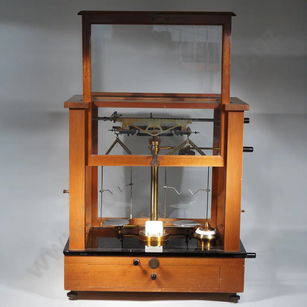 The Seederer- Kohlbusch Scientific Balance Scale 1930's Image 1++