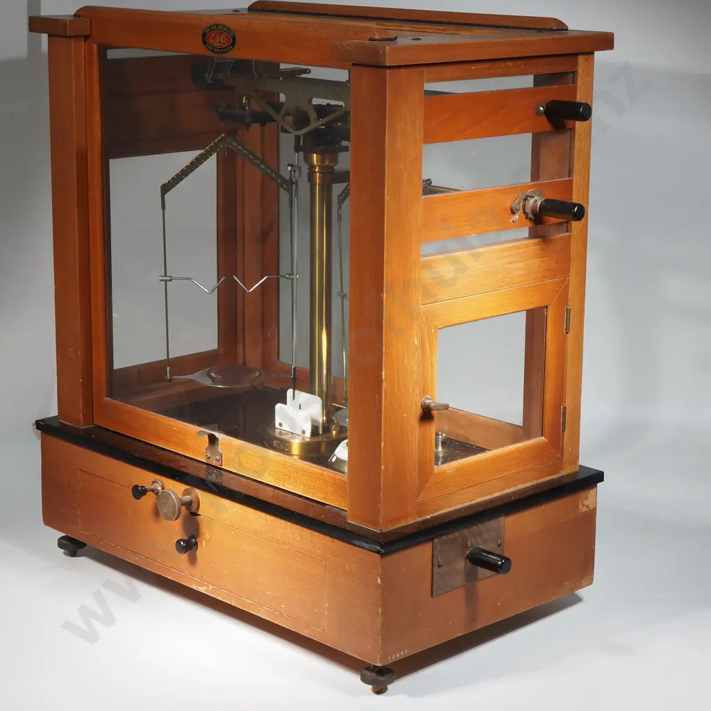 The Seederer- Kohlbusch Scientific Balance Scale 1930's Image 1++