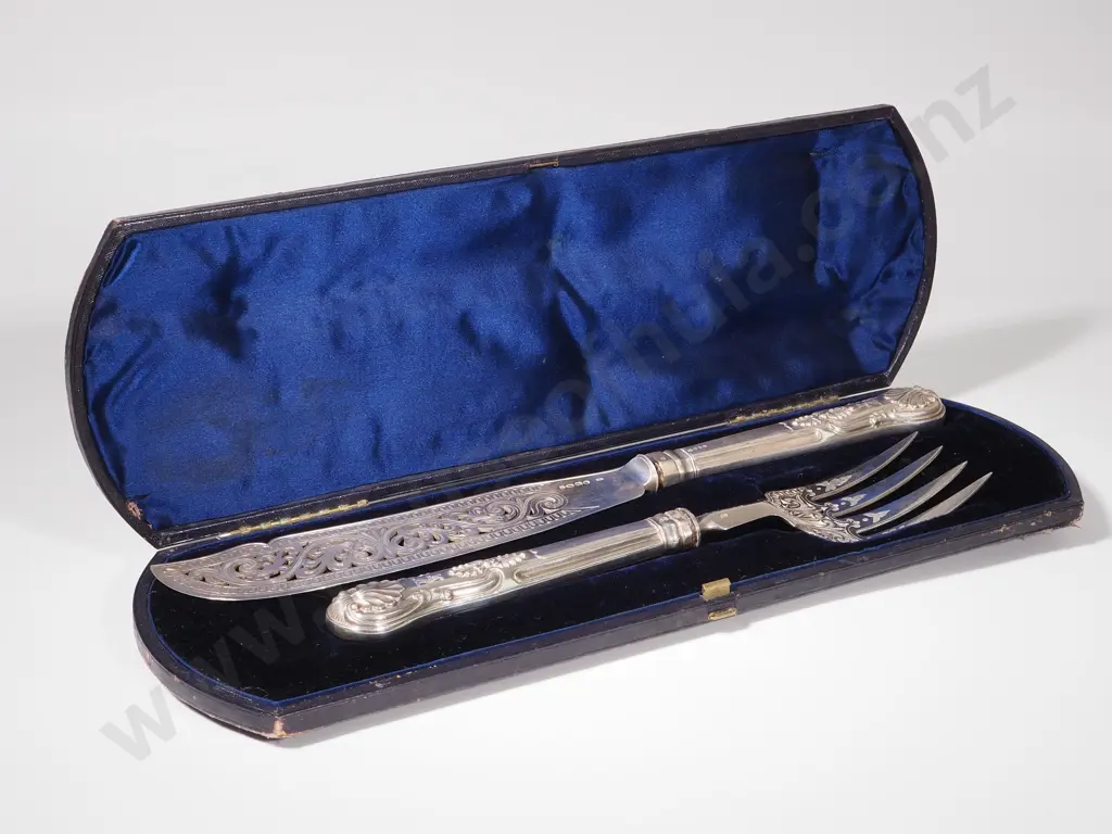 Magnificent Vintage Cased Sterling Silver Fish Servers Image 1++