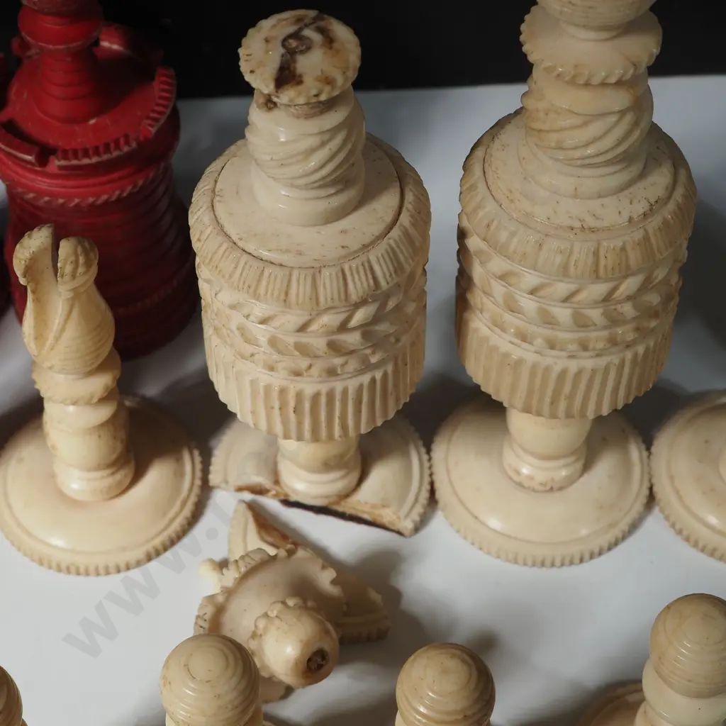 Late 19th Century Stained Red & Natural Ivory Chess Set In A Lacquered Box  Image 1++