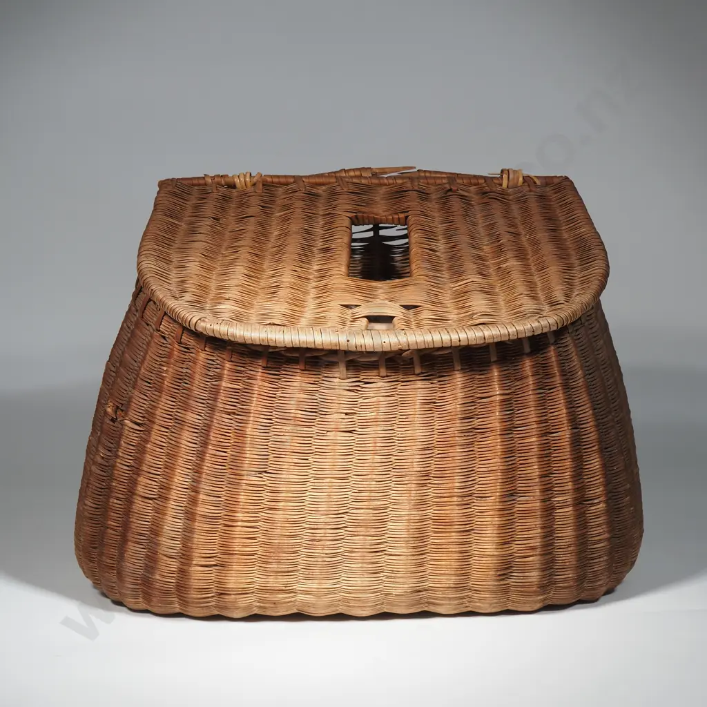 Early Wicker Fly Fishing/Trout Fish Creel Basket Image 1++