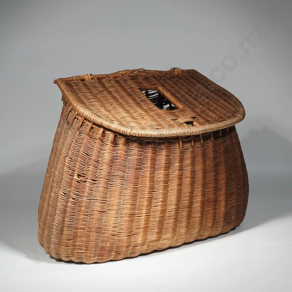 Early Wicker Fly Fishing/Trout Fish Creel Basket Image 1++