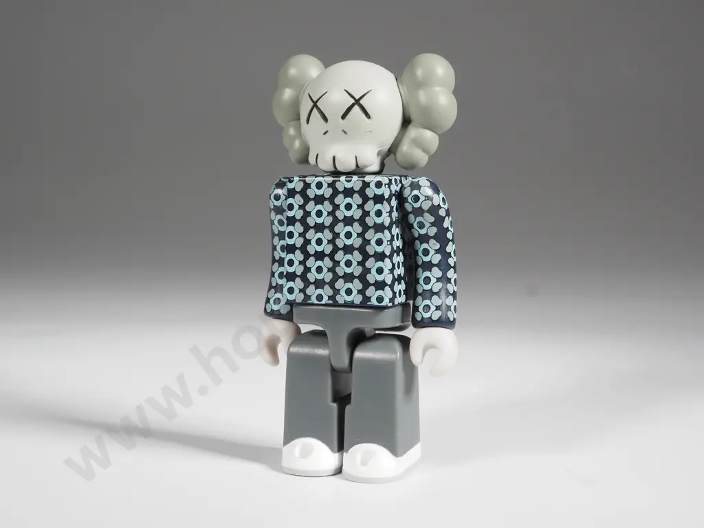 KAWS.002 Art Figurine Image 1++