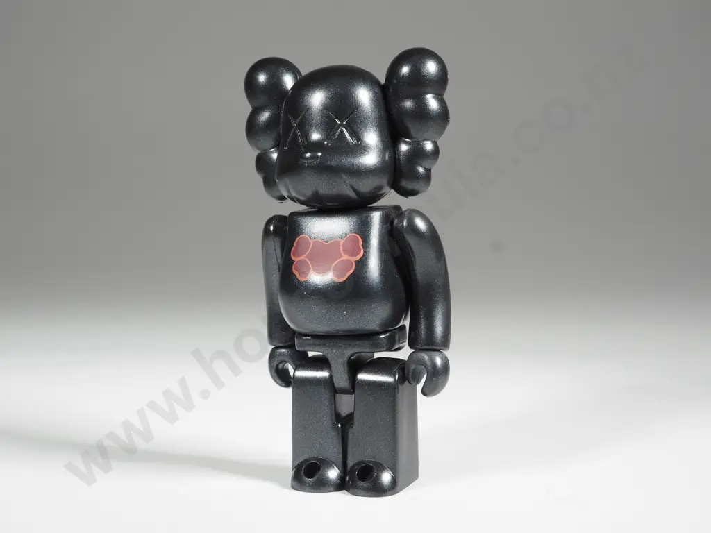 KAWS.002 Art Figurine Image 1++