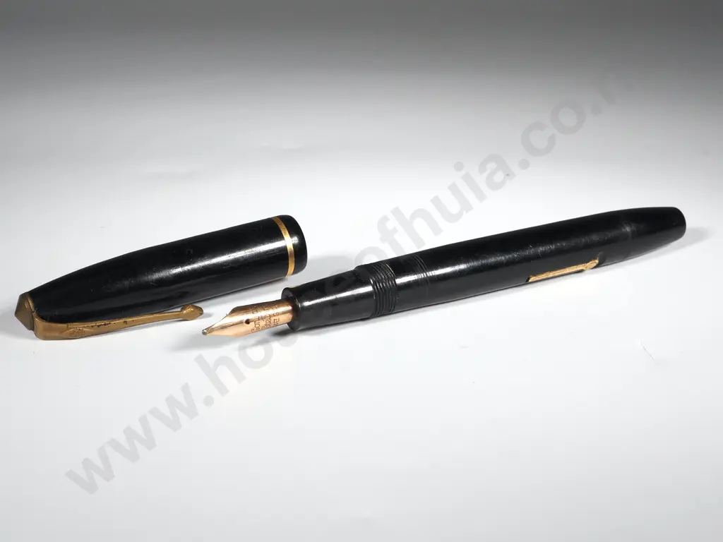 Black Conway Stewart Fountain Pen w 14ct Gold Nib Image 1++