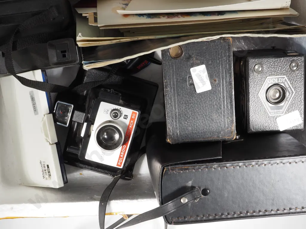 Box of Vintage Cameras & Ephemera to Include An Art Deco Goldstein Goldy & A Kodak Box Brownie By Eastman Kodak Image 1++