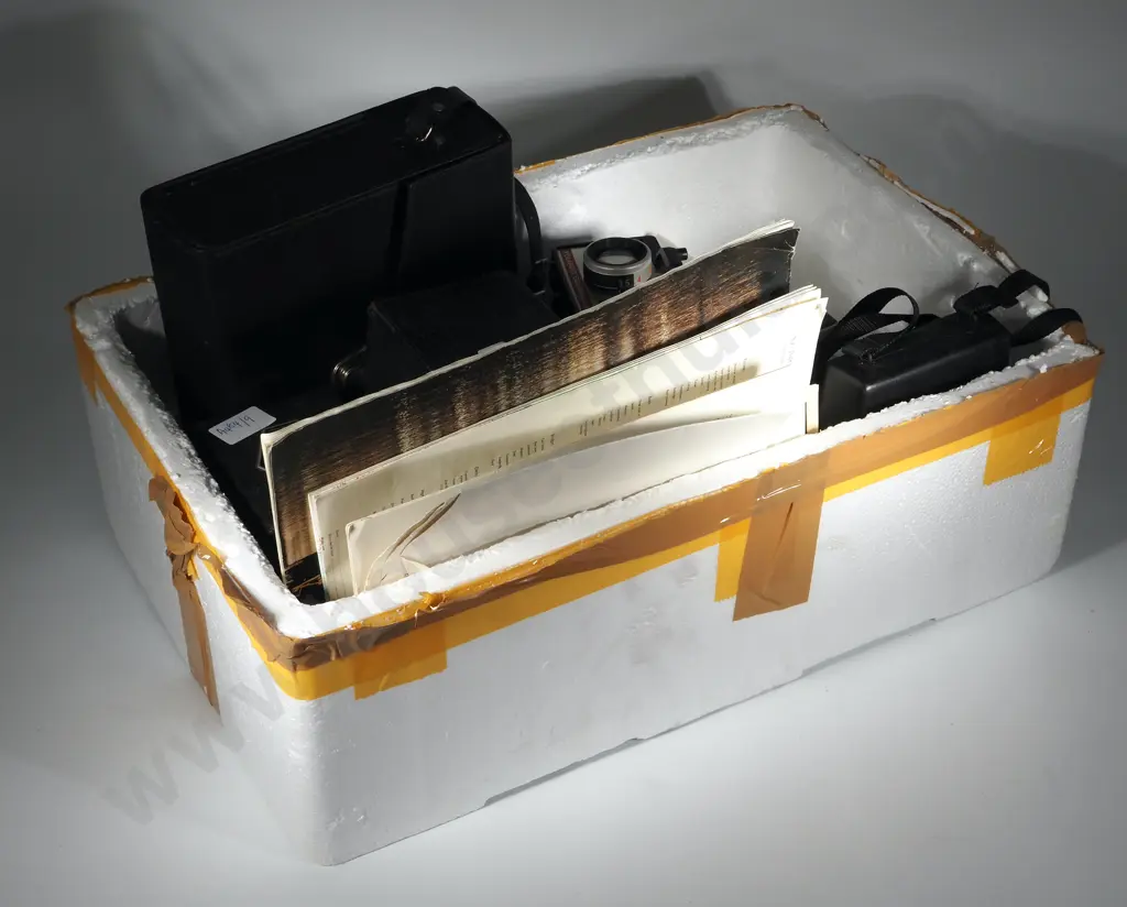 Box of Vintage Cameras & Ephemera to Include An Art Deco Goldstein Goldy & A Kodak Box Brownie By Eastman Kodak Image 1++