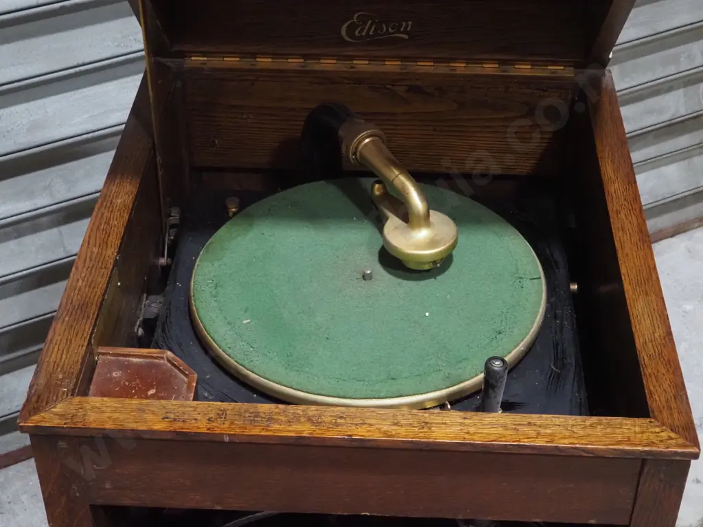Vintage Edison Oak Cased Disc Phonograph with Records Image 1++