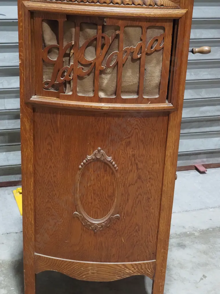 Oak Cased Gramophone with Bow Fronted Cabinet & Fretwork (Damaged) Image 1++