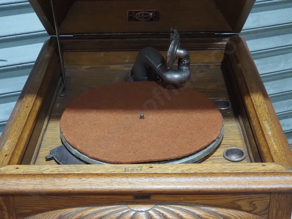 Oak Cased Gramophone with Bow Fronted Cabinet & Fretwork (Damaged) Image 1++