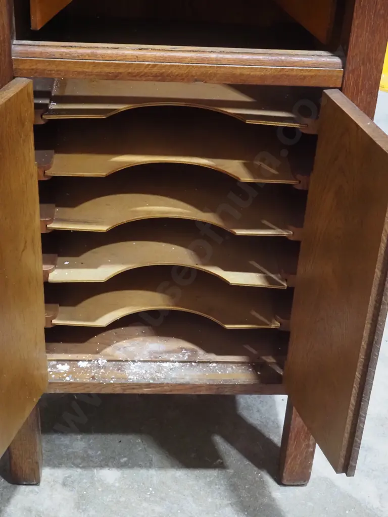 Avonica Standard Phonograph Record Player In An Oak Case Image 1++