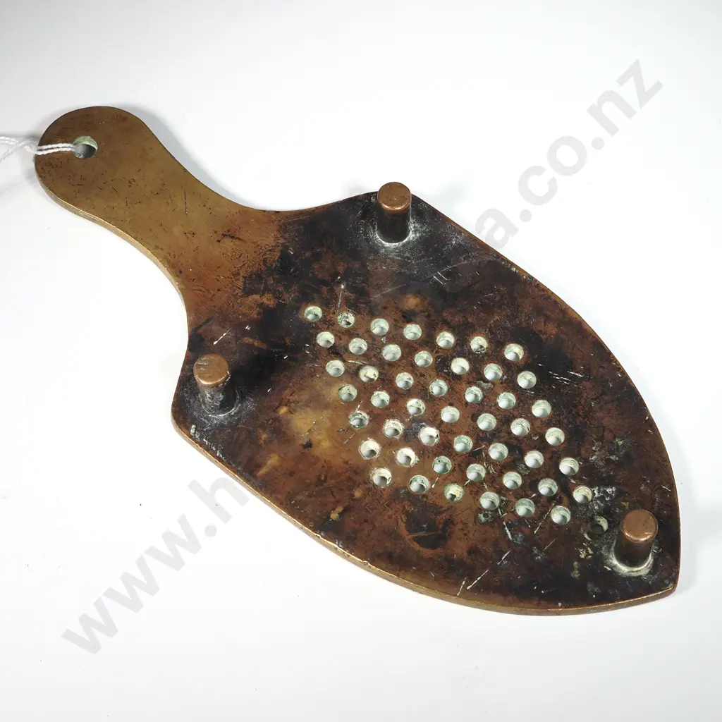 Vintage Cast Iron Trivet Image 1++