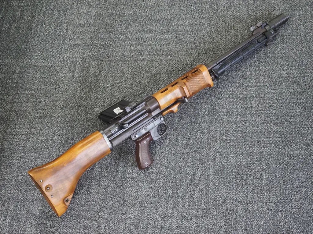 DENIX Replica FG 42 Machine Gun w Magazine & Dummy Rounds  Image 1++