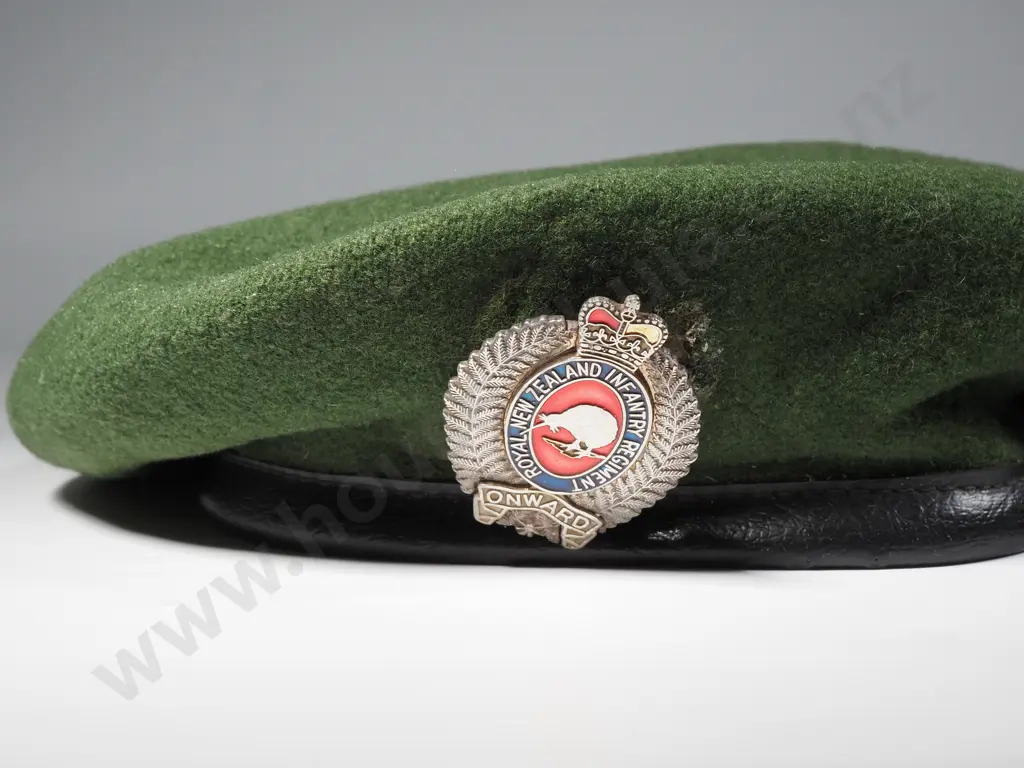 RNZIR Beret & Stable Belt  Image 1++