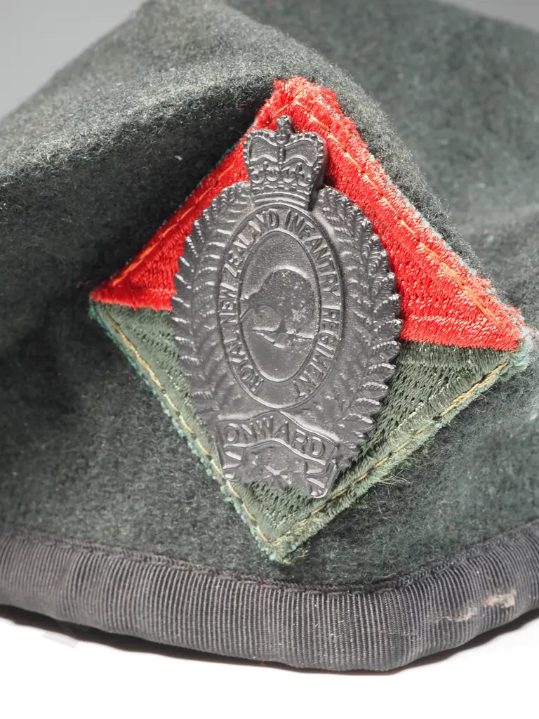 1RINZIR Infantry Beret w Subdued Cap Badge Image 1++