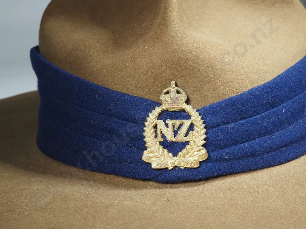 Modern Lemon Squeezer Hat w WWII MP, Pugaree & NZ Onward Badge Image 1++