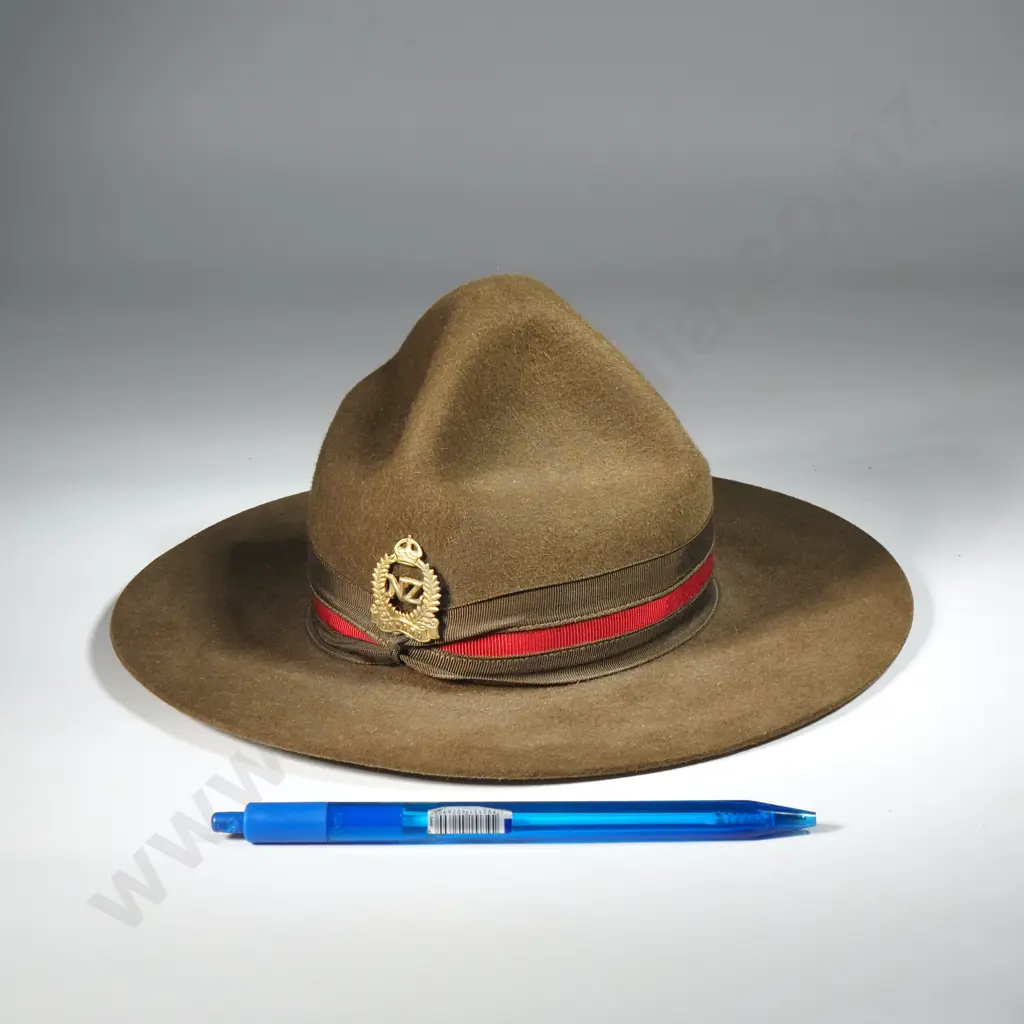 Minature New Zealand Lemon Army Squeezer With Infantry Puggaree & KIngs Crown NZEF Badge Image 1++