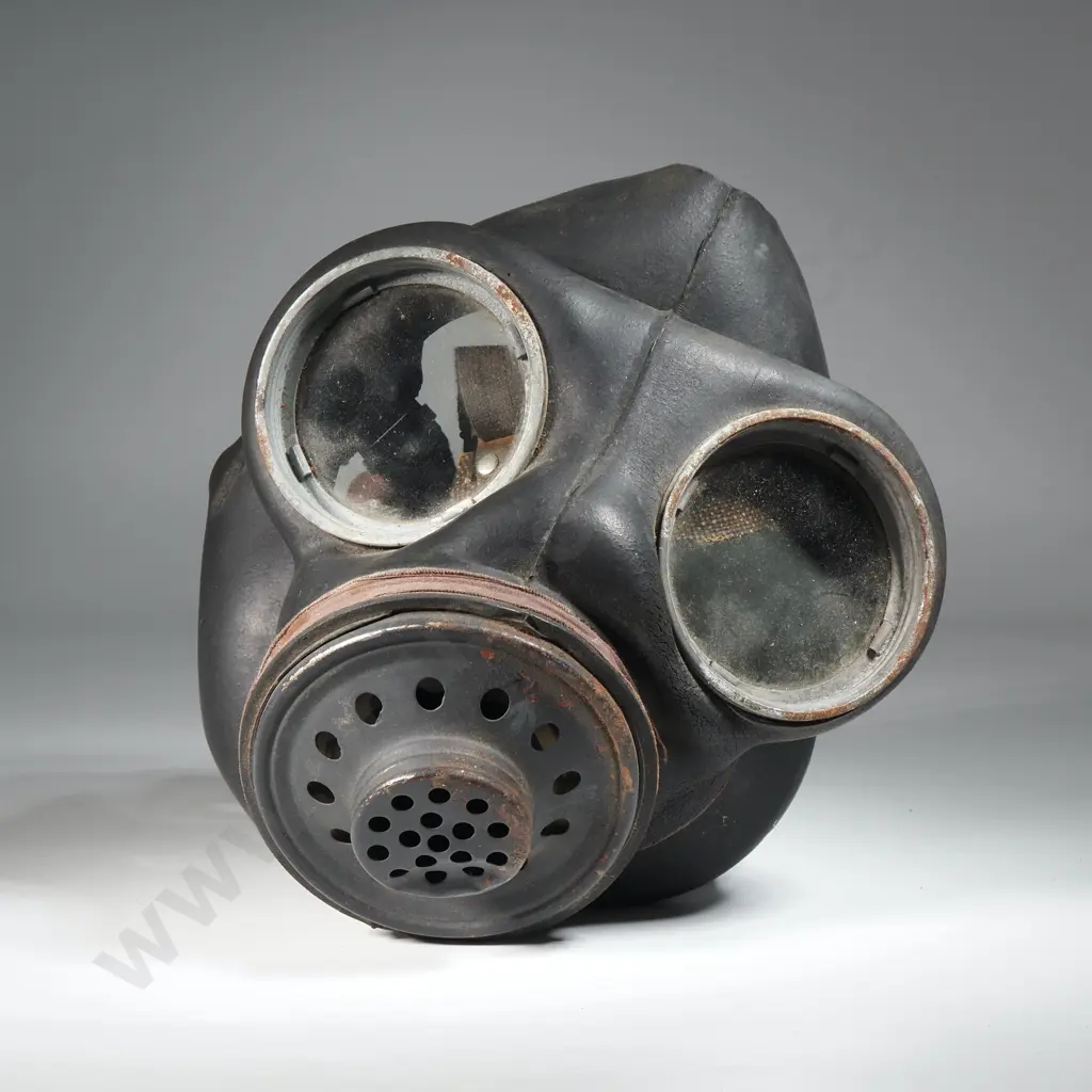 WW2 British Light No 2 Gas Mask Image 1++