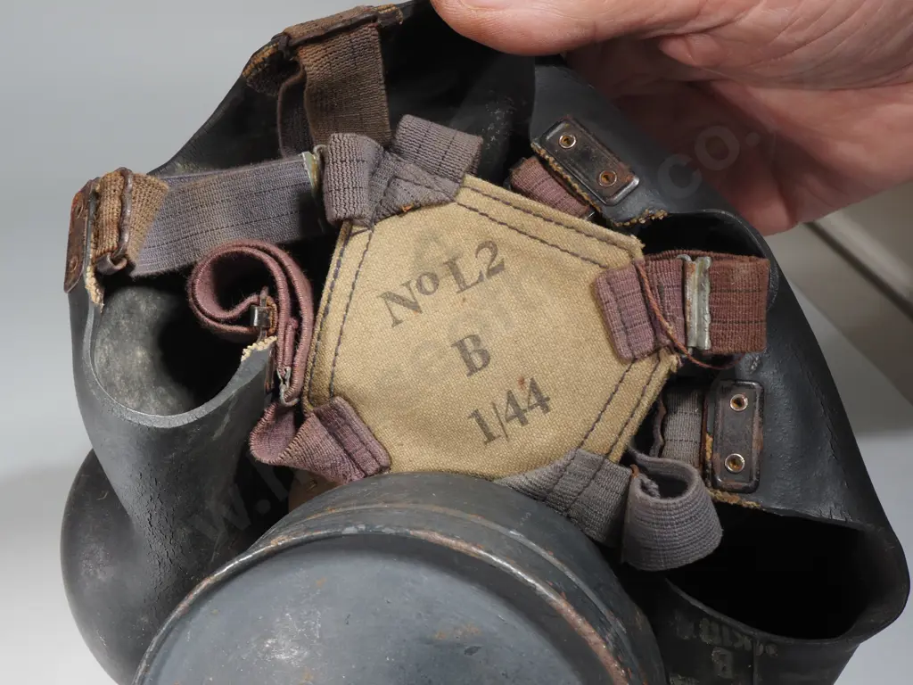 WW2 British Light No 2 Gas Mask Image 1++