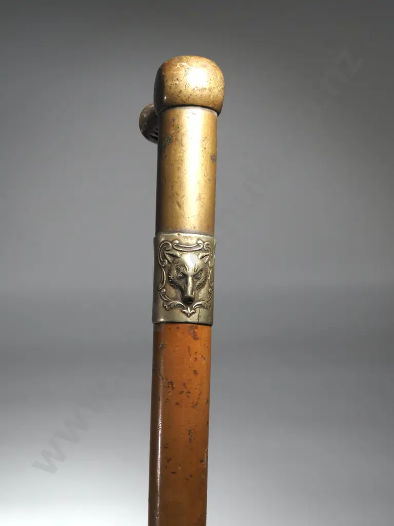 HammerHead Hunting Crop w Fox Head Embellishment. Image 1++