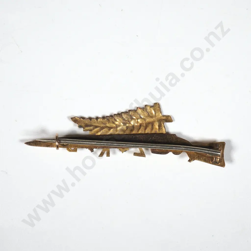 WWI 9ct Gold Rifle Sweetheart  Badge - NZRB w Gems. Image 1++