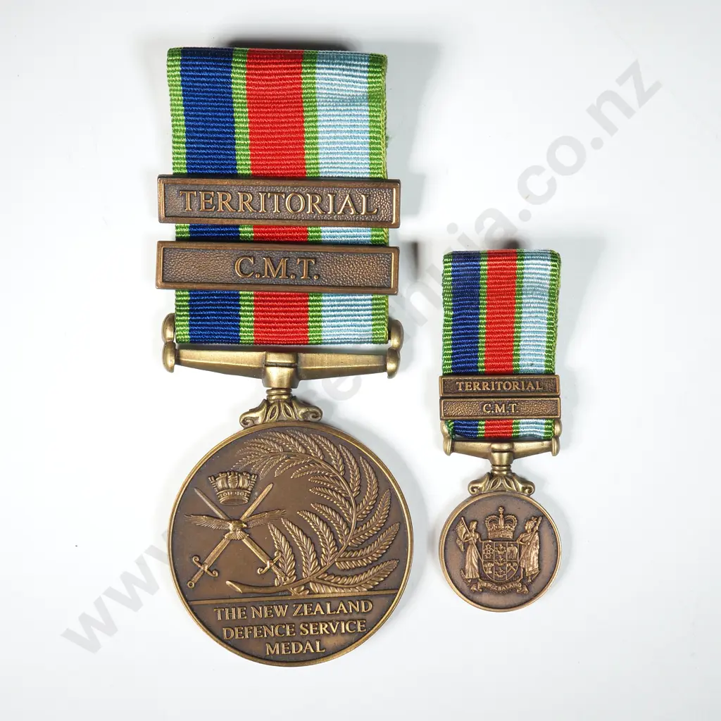 New Zealand Defence Service Medal & Miniature to Cpl Parish RNZAF Image 1++