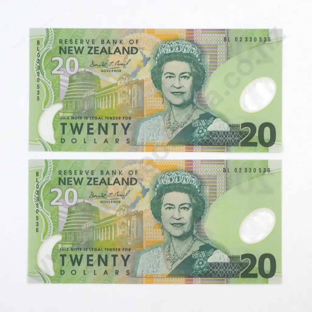 CONSECUTIVELY NUMBERED PAIR BRASH TYPE IV SIGNATURE, SERIALS BL 02 330535 / 6 ( 2002 ), UNCIRCULATED, C.V. $200 Image 1++
