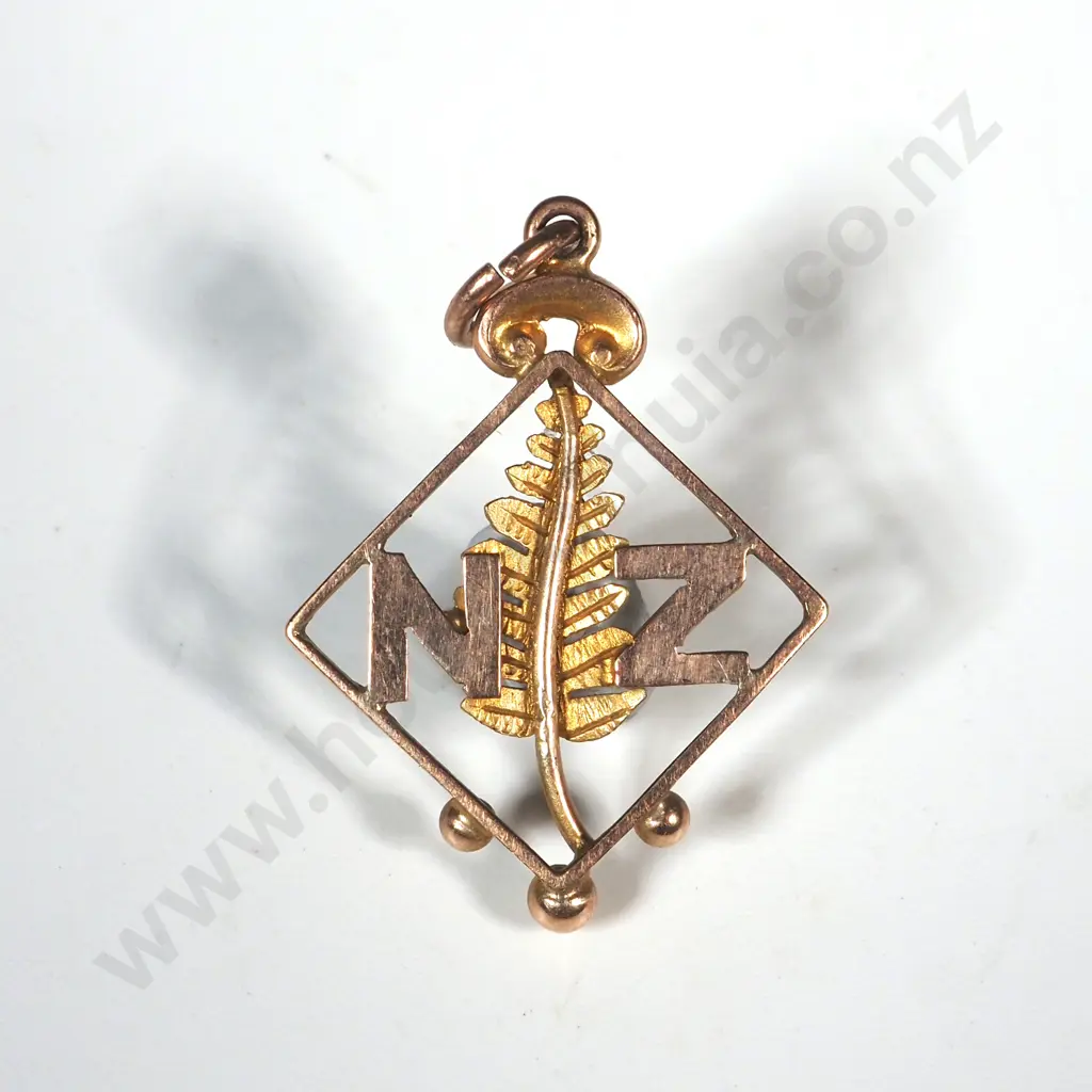 9ct gold New Zealand fern pendant Image 1++