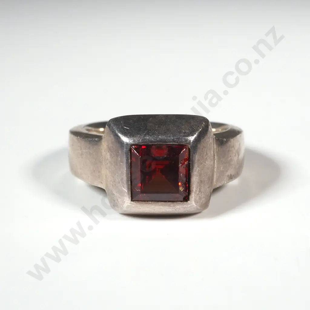 Sterling Silver Red Gem Ring Image 1++