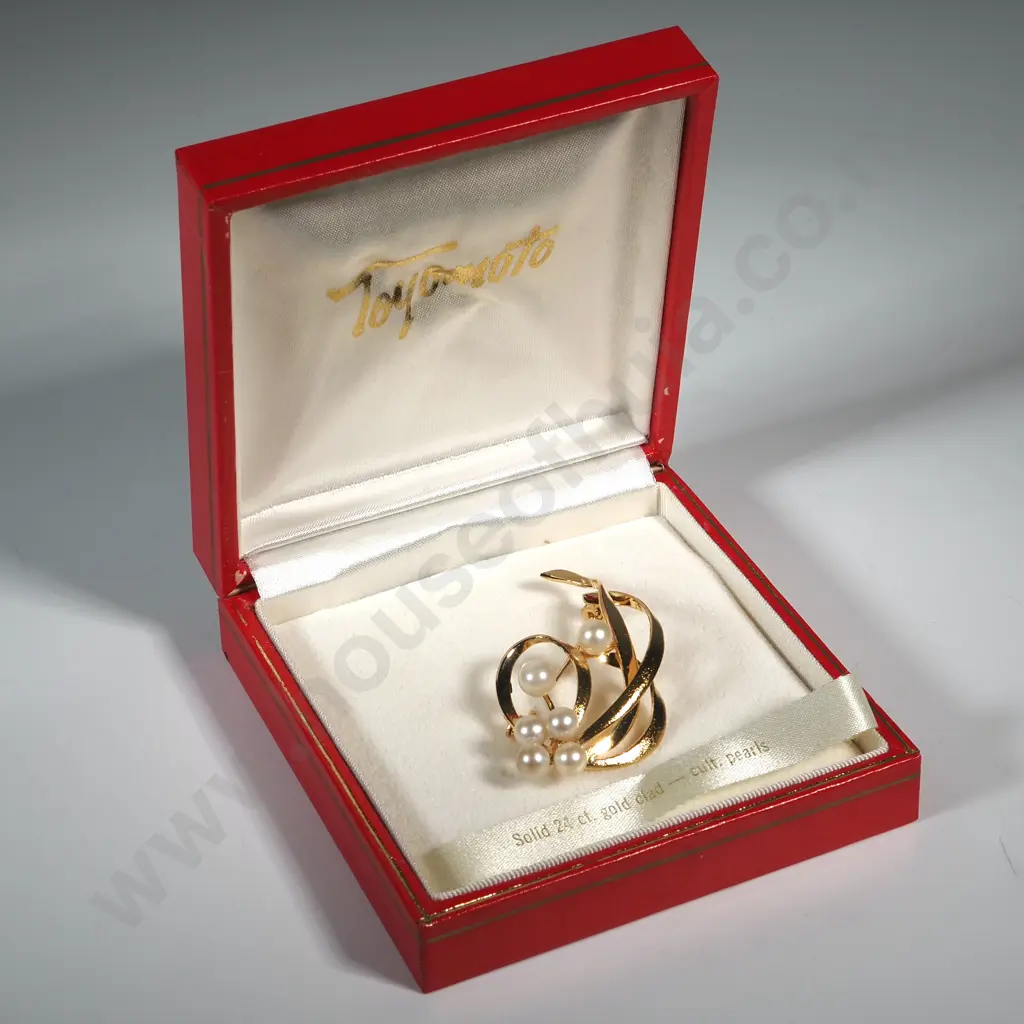 Boxed Toyomoto 14ct Gold Plate on Silver & Cultured Pearl Brooch. Image 1++