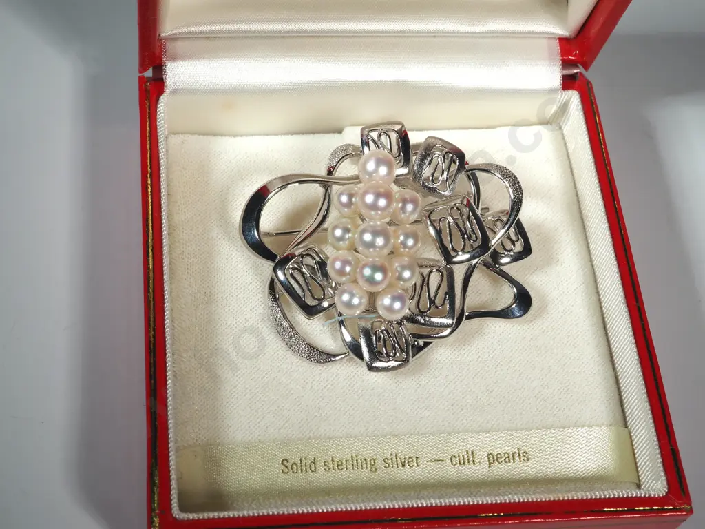 Boxed Toyomoto Sterling Silver & Cultured Pearl Brooch. Image 1++