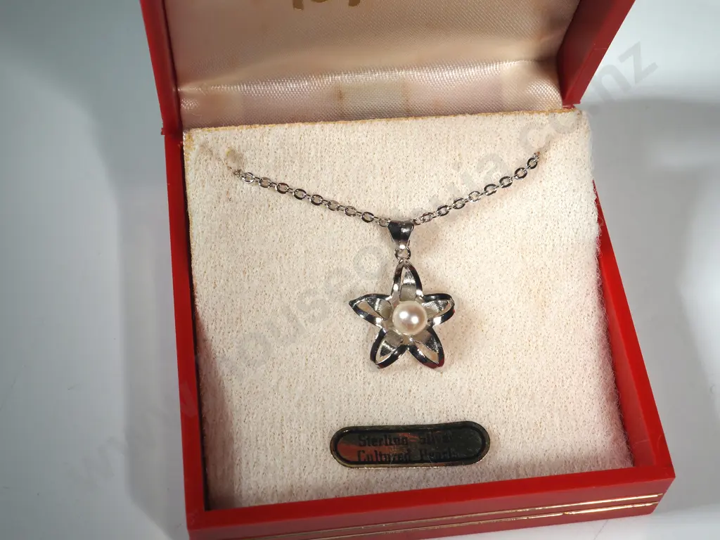Boxed Toyomoto Sterling Silver Chain & Cultured Pearl Pendant. Image 1++