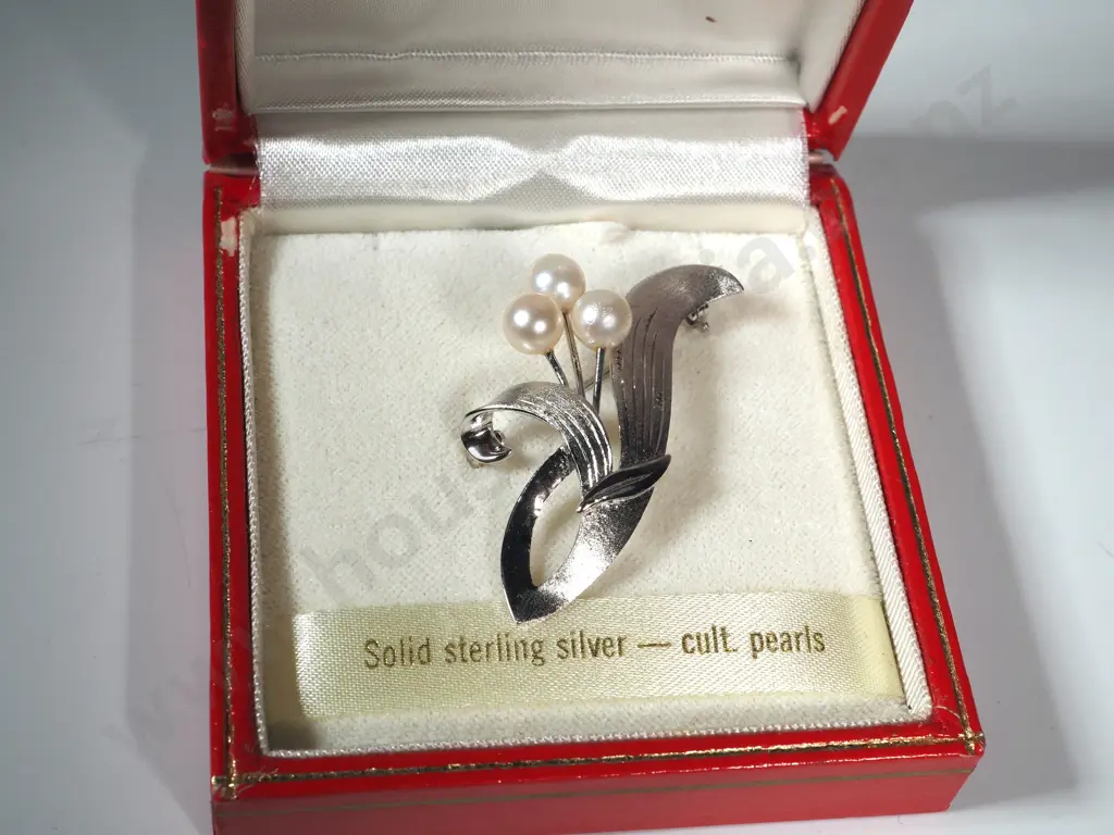 Boxed Toyomoto Sterling Silver & Cultured Pearl Brooch. Image 1++