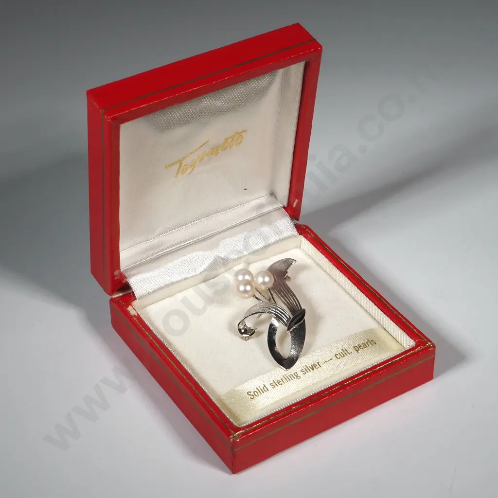 Boxed Toyomoto Sterling Silver & Cultured Pearl Brooch. Image 1++