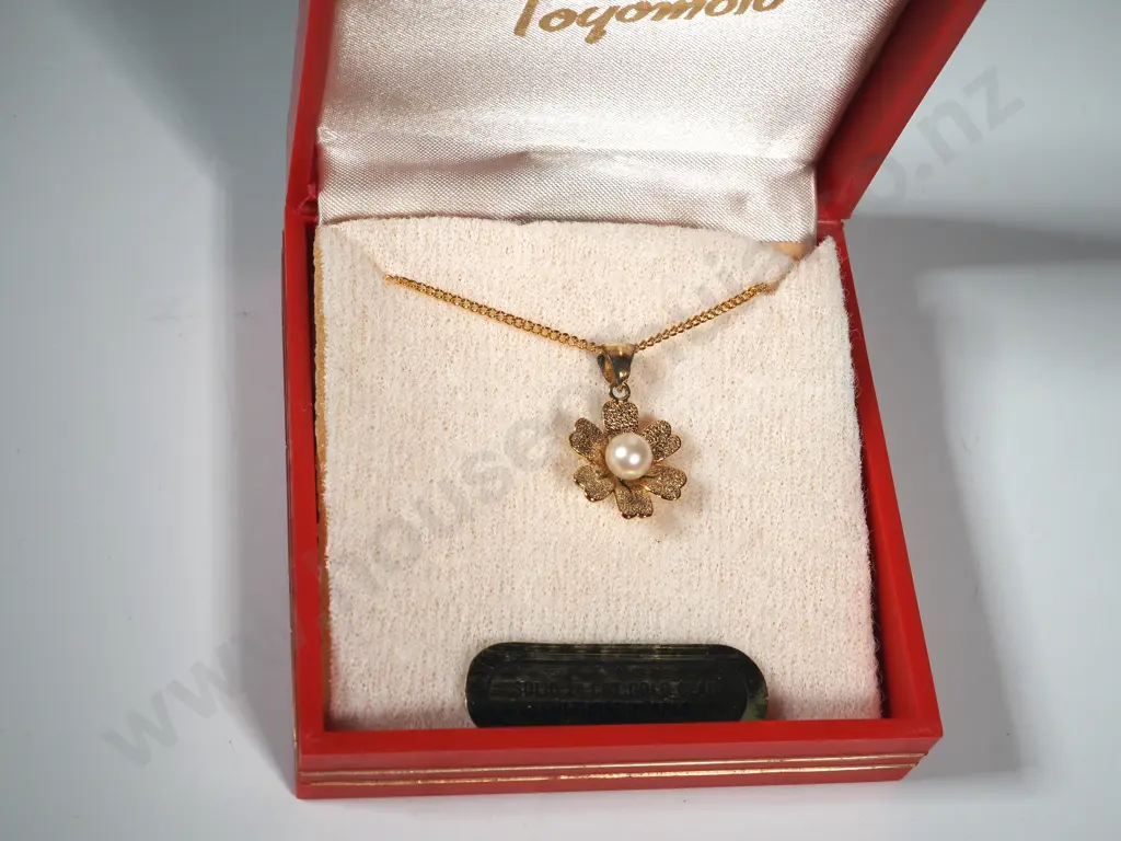 Boxed Toyomoto 24ct Rolled Gold Chain & Cultured Pearl Pendant. Image 1++