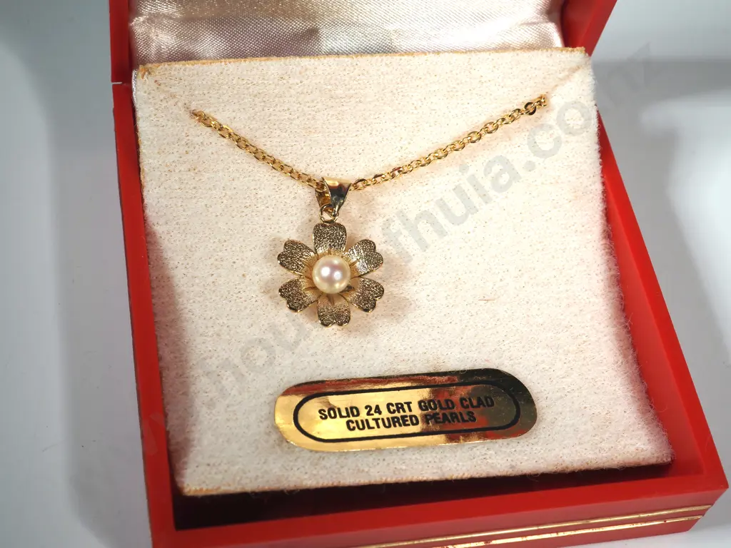Boxed Toyomoto 24ct Rolled Gold Chain & Cultured Pearl Pendant. Image 1++
